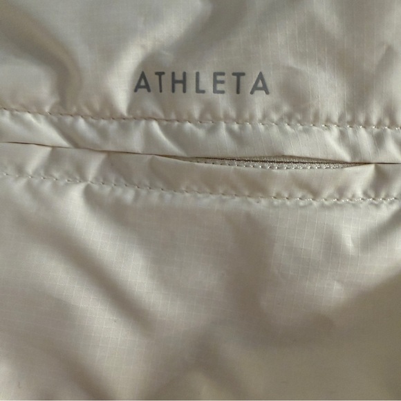 Athleta Sightseer Lace Jacket Magnolia White Medium
Great Cond Performance Wear - Picture 8 of 14